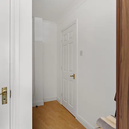 Plaza - Centrally Located, Contractor Friendly Apartman Leeds