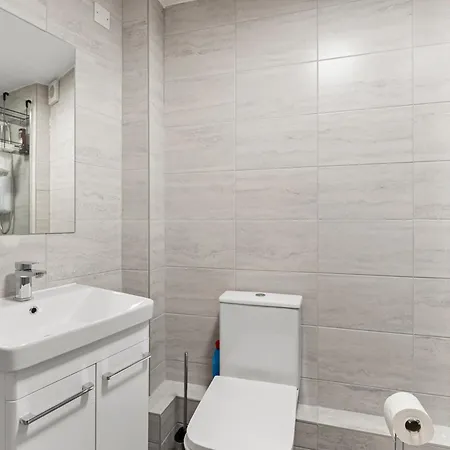 Plaza - Centrally Located, Contractor Friendly Apartman *