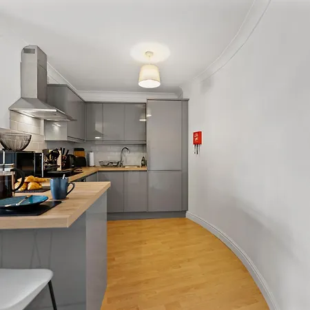 Apartman Plaza - Centrally Located, Contractor Friendly