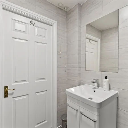 Plaza - Centrally Located, Contractor Friendly *