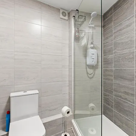 Plaza - Centrally Located, Contractor Friendly Leeds