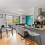 Plaza - Centrally Located, Contractor Friendly *