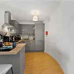 Appartement Plaza - Centrally Located, Contractor Friendly