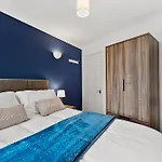 Plaza - Centrally Located, Contractor Friendly Leeds (West Yorkshire)