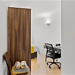Plaza - Centrally Located, Contractor Friendly Appartement *