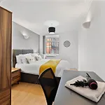 Appartement Plaza - Centrally Located, Contractor Friendly