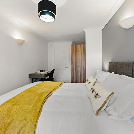 9, Plaza * Leeds (West Yorkshire)