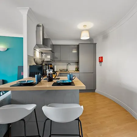 Plaza - Centrally Located, Contractor Friendly