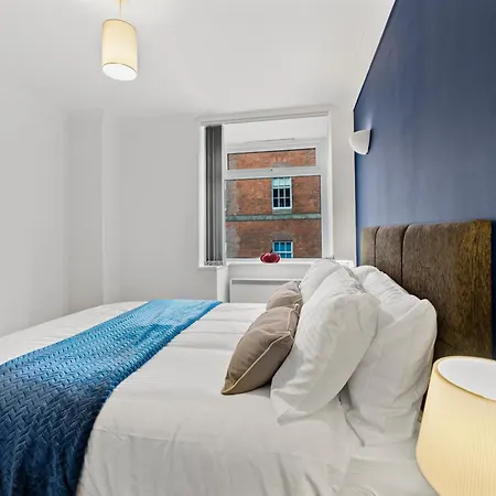 Apartamento Plaza - Centrally Located, Contractor Friendly *