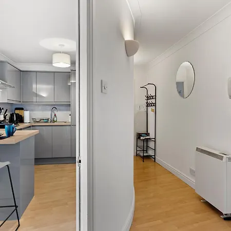 Appartement Plaza - Centrally Located, Contractor Friendly