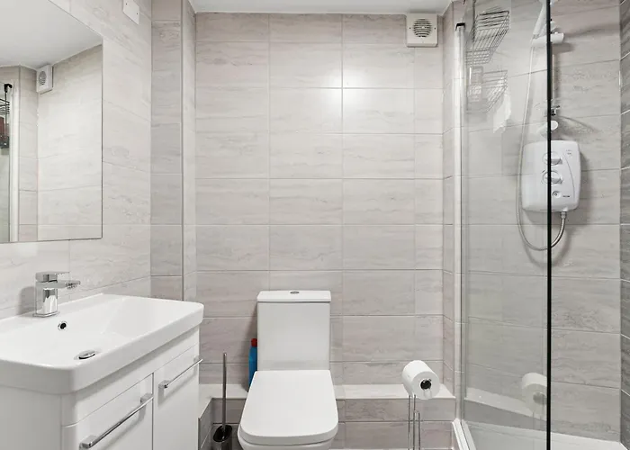 Plaza - Centrally Located, Contractor Friendly