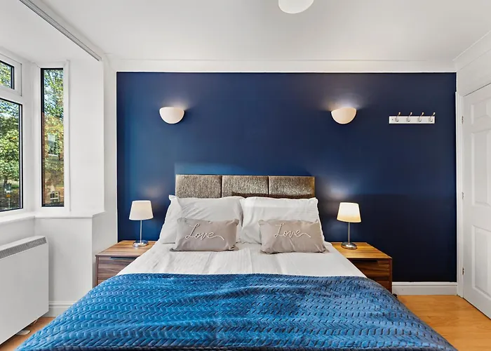 Plaza - Centrally Located, Contractor Friendly Lejlighed *