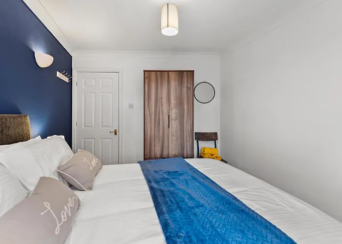 Plaza - Centrally Located, Contractor Friendly Leeds (West Yorkshire)