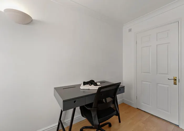 Plaza - Centrally Located, Contractor Friendly Leeds (West Yorkshire)