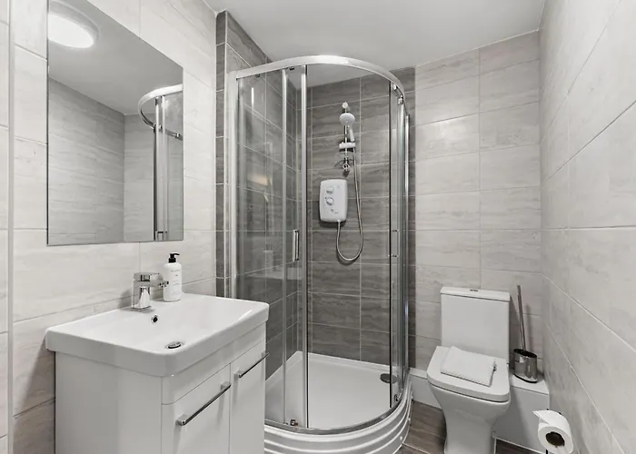 Plaza - Centrally Located, Contractor Friendly Lejlighed