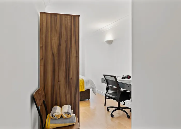 Plaza - Centrally Located, Contractor Friendly Lejlighed *