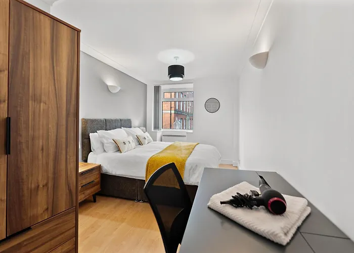 Lejlighed Plaza - Centrally Located, Contractor Friendly