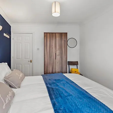 Plaza - Centrally Located, Contractor Friendly Leeds (West Yorkshire)