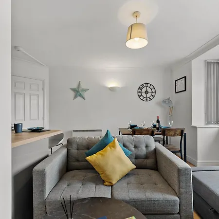 Plaza - Centrally Located, Contractor Friendly * Leeds (West Yorkshire)