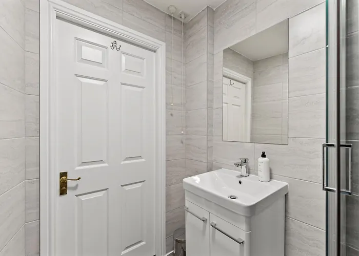 Plaza - Centrally Located, Contractor Friendly *